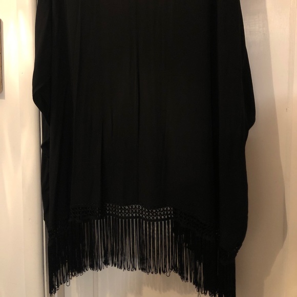 Aritzia Talula fringe shawl, size s/m - Picture 10 of 11